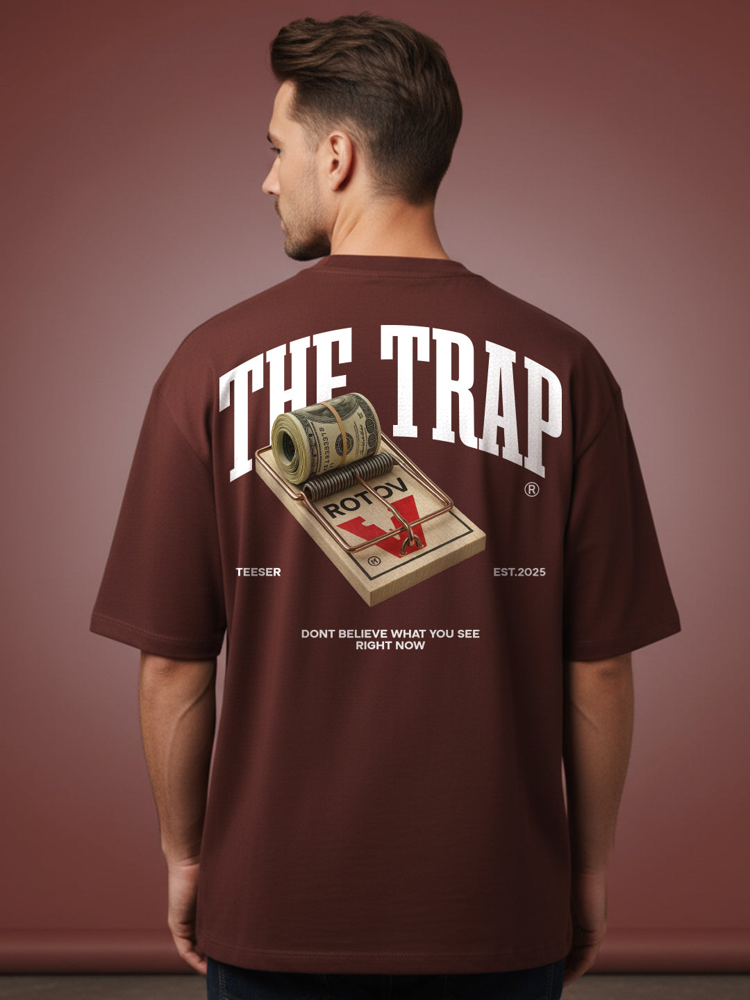تيشيرت The Trap بقصة واسعة