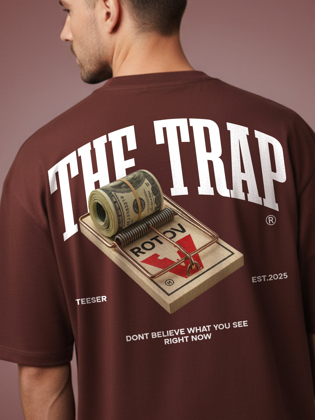 تيشيرت The Trap بقصة واسعة
