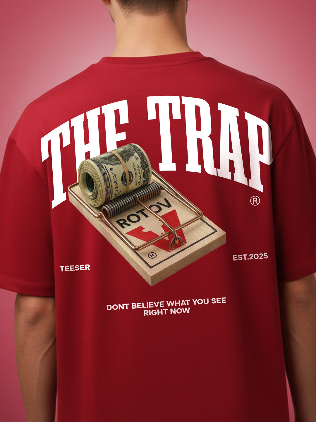 تيشيرت The Trap بقصة واسعة