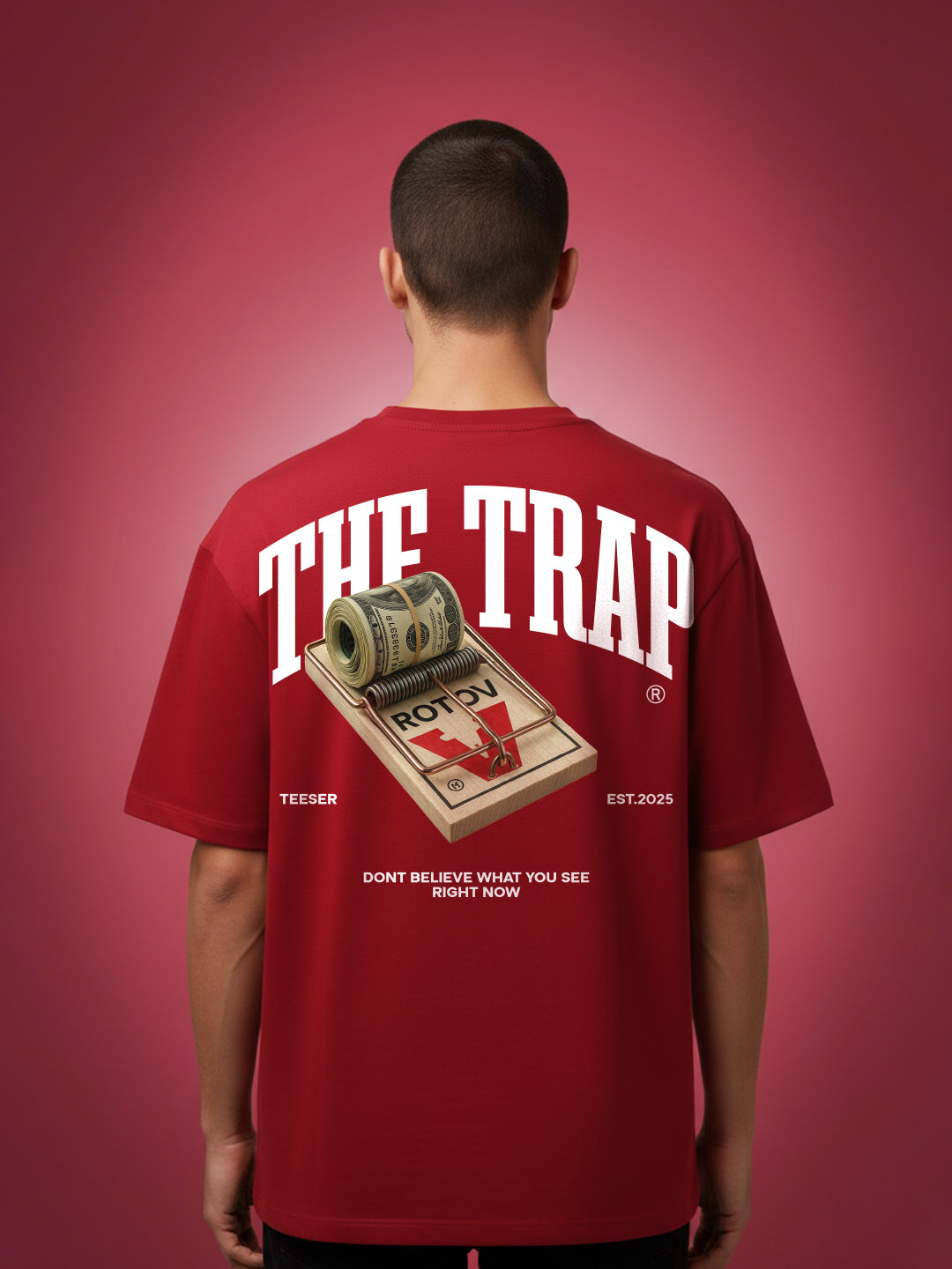 تيشيرت The Trap بقصة واسعة