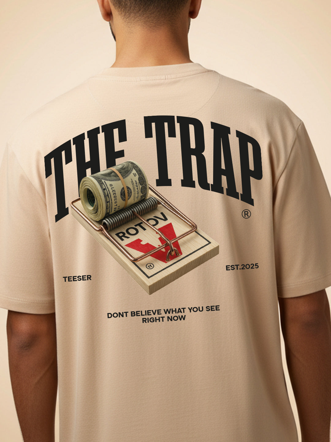 تيشيرت The Trap بقصة واسعة